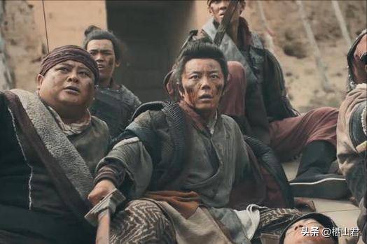 耿恭率三百人死守孤城一年，吃胡虏肉，饮匈奴血，成为岳飞的偶像