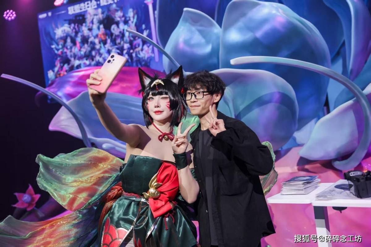 LOL生日会牌面，各女神COSER亲临现场！