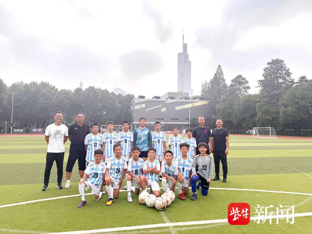 玄武区“区长杯”足球赛顺利闭幕，长江路小学勇夺男子甲组冠军！
