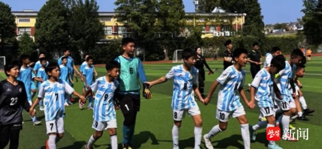 玄武区“区长杯”足球赛顺利闭幕，长江路小学勇夺男子甲组冠军！