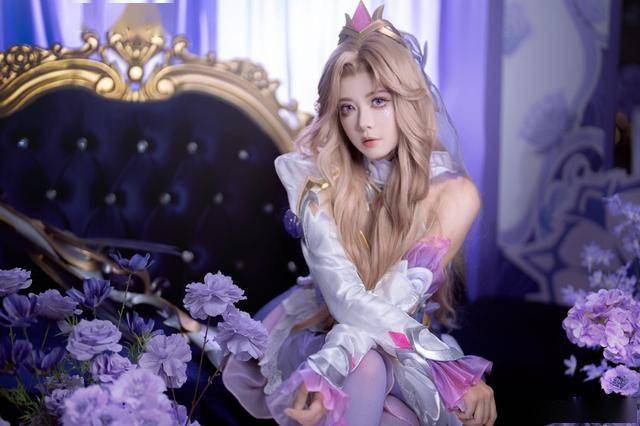 《LOL》主持人骆歆Cos水晶玫瑰女警 太美了