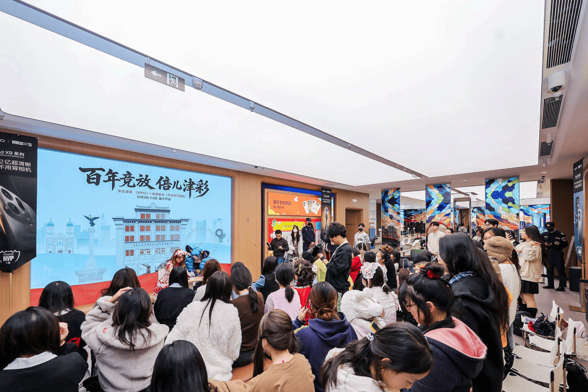 百年帽庄 × 电竞光影:OPPO|一加天津旗舰店到底有多会玩?