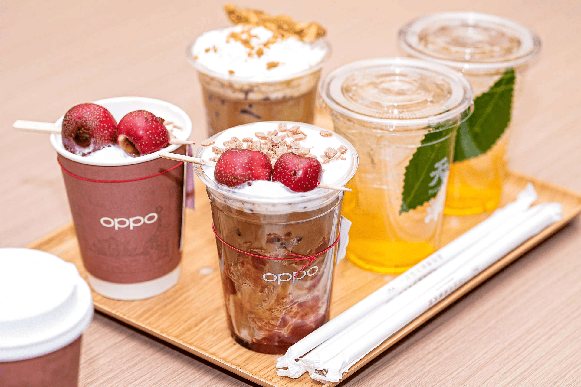 百年帽庄 × 电竞光影:OPPO|一加天津旗舰店到底有多会玩?