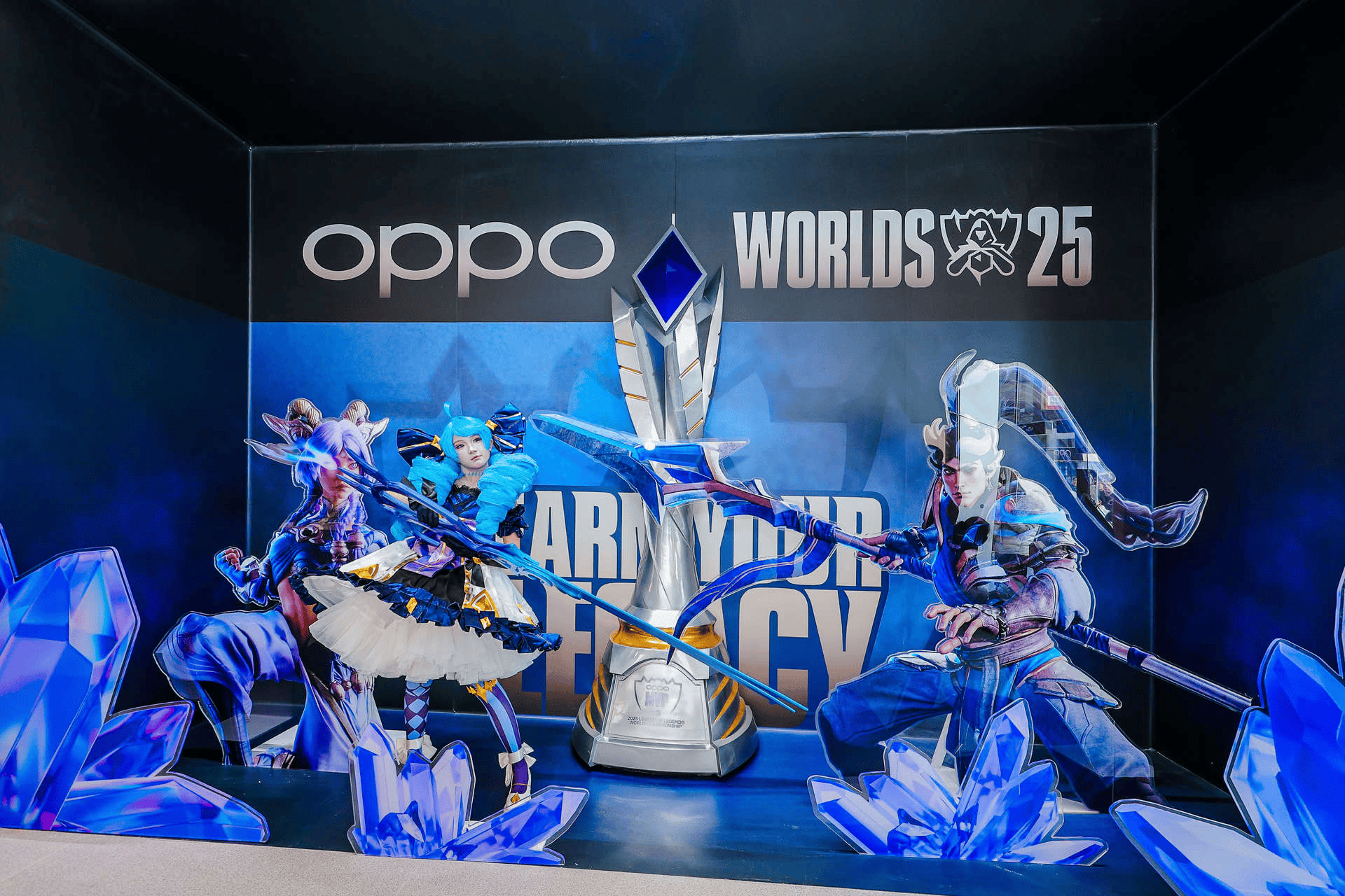 百年帽庄 × 电竞光影:OPPO|一加天津旗舰店到底有多会玩?